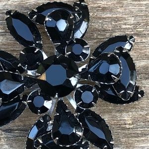 1960s VINTAGE BEAU JEWELS {Brooch & Earrings} Set